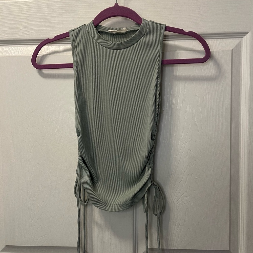 ILLA ILLA Women’s Ribbed Tank Top in Gray with side rushing Size Sm Summer